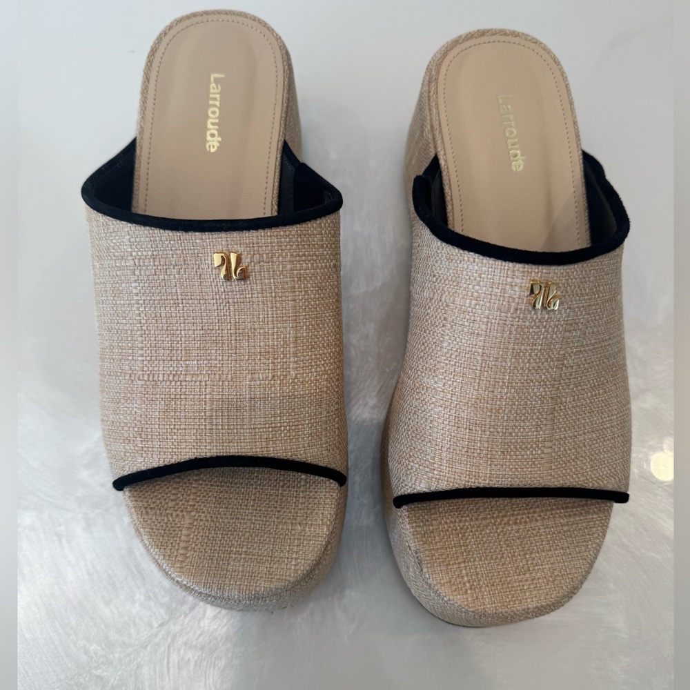 Never worn - Larroude Dolly Rafia Platorn Slides - size 8.5